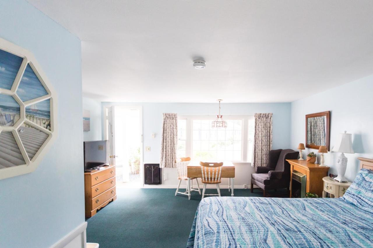 A Beach Breeze Inn West Harwich Екстериор снимка