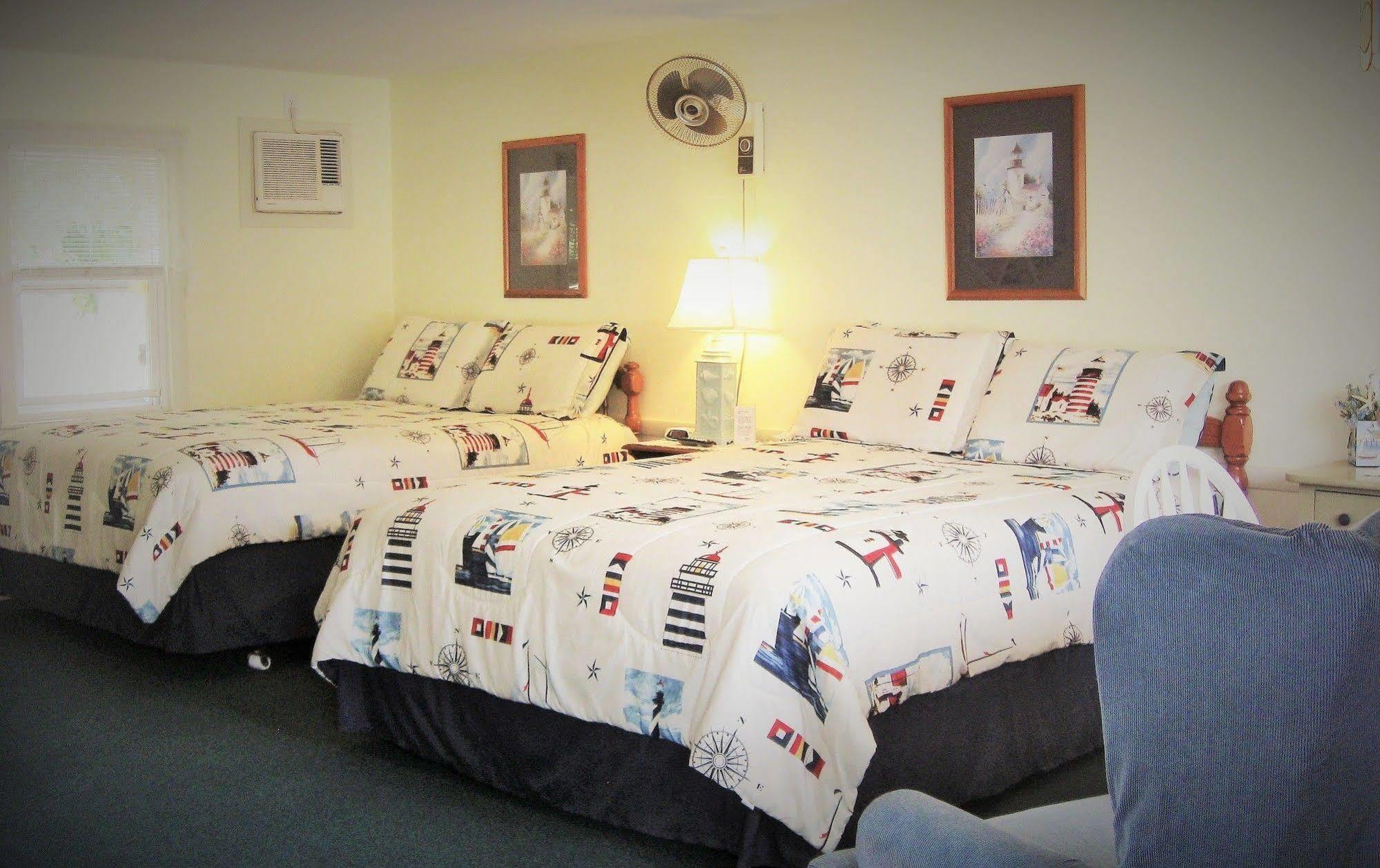 A Beach Breeze Inn West Harwich Екстериор снимка